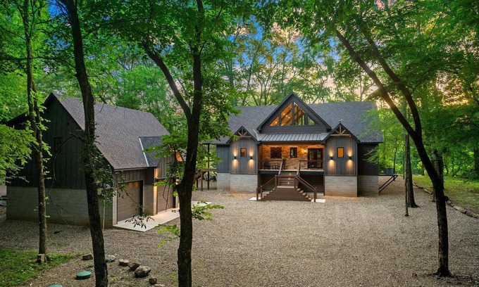 Broken Bow Cabin | Riverfront 3 bedroom cabin with game/bunkroom and apartment above