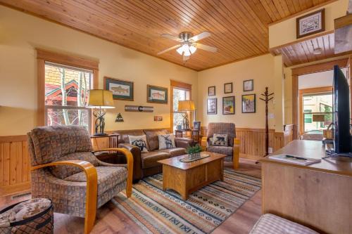 Granby House | Riverfront Cabin, 4 Mi to Granby Ranch