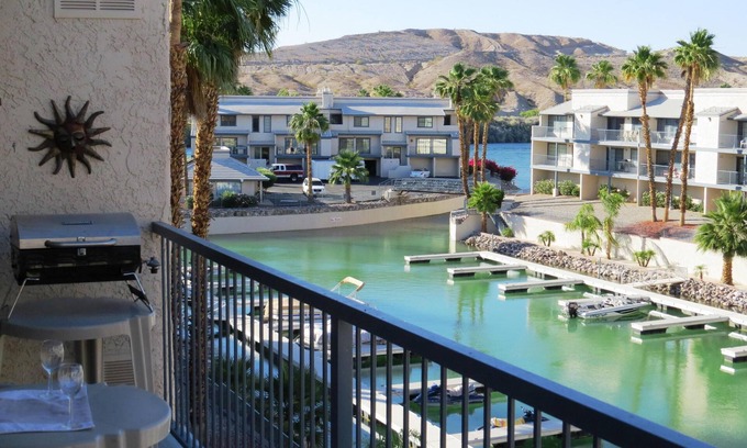 Bullhead City Condo | Riverfront Condo! - Marina/boat slips/pool/spa/river dock - 2Bed 2Bath