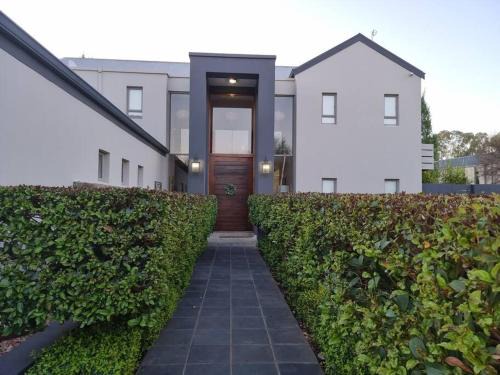 Parys House | Riverfront Golf Estate House