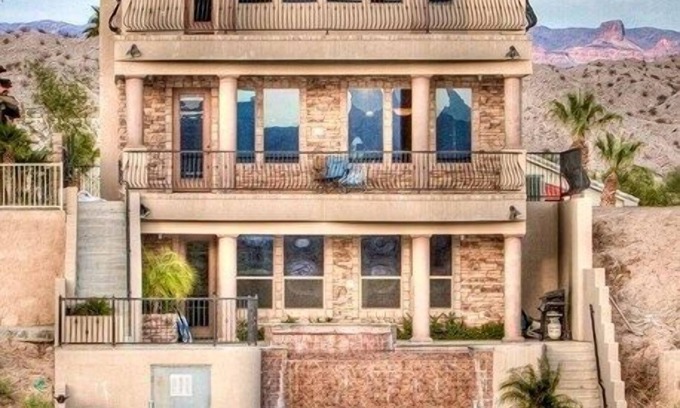 Bullhead City House | Riverfront Luxury Mansion, private Pool & Spa