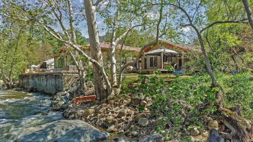 Three Rivers House | Riverfront with EV charger - Sequoia River Cottage