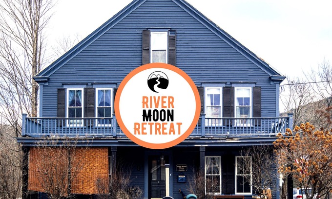 Warren House | ☀ Rivermoon Retreat ♡ 8 Bedrooms | Fun | Riverside ♡ Unique and Beautiful House