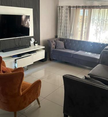 Nelspruit House | Riverside 1 bedroom house for Two