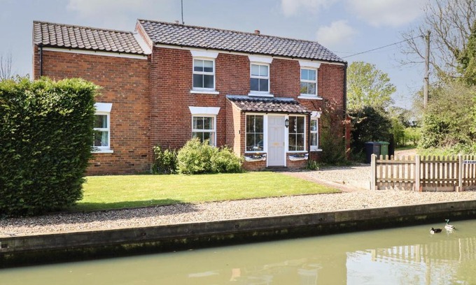 Stalham House | Riverside Cottage