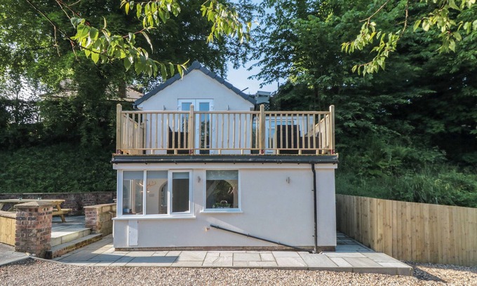 Scalby Cottage | RIVERSIDE COTTAGE, country holiday cottage in Scarborough