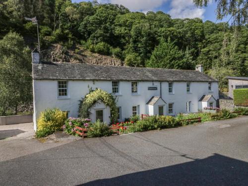 Keswick House | Riverside Cottage No 4