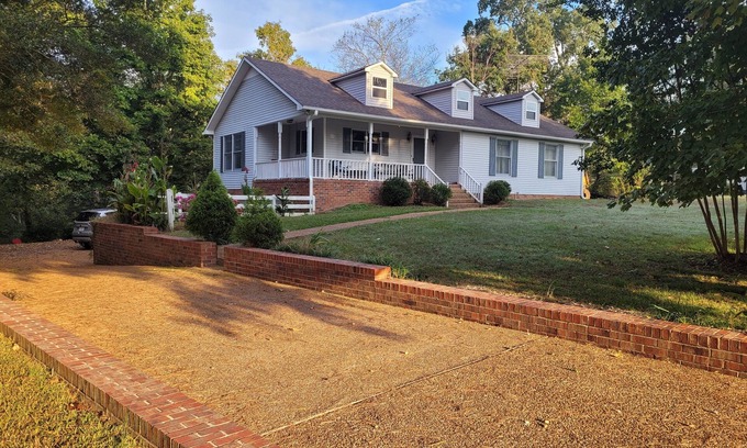 Shelbyville House | Riverside Getaway - Enjoy Quiet Life Right on the Duck River