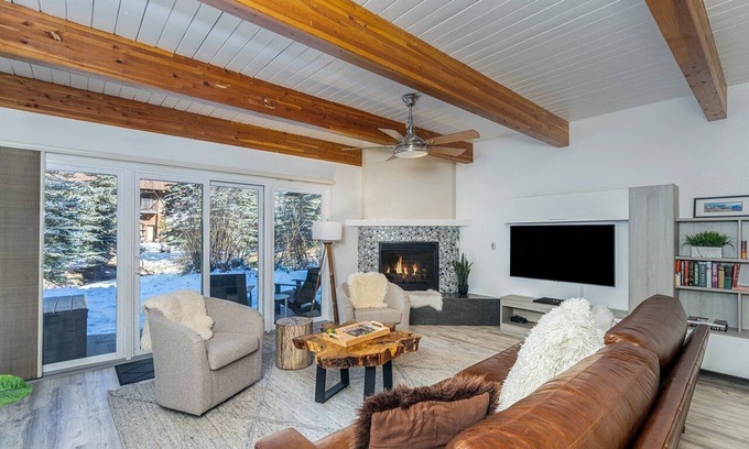 Telluride Condo | Riverside Getaway | Walk to Main St, Festival & Ski Fun