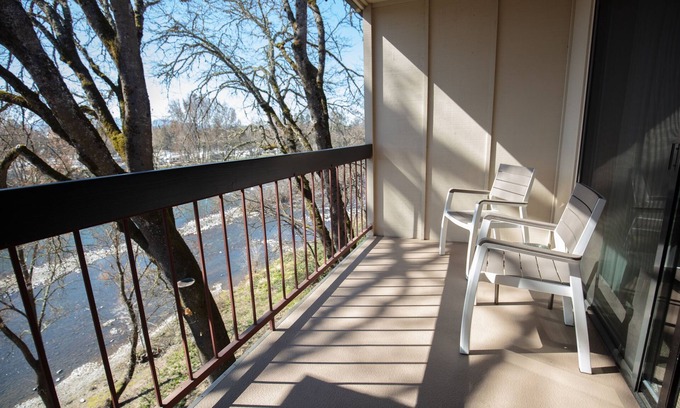 Grants Pass Hotel | Riverside Inn