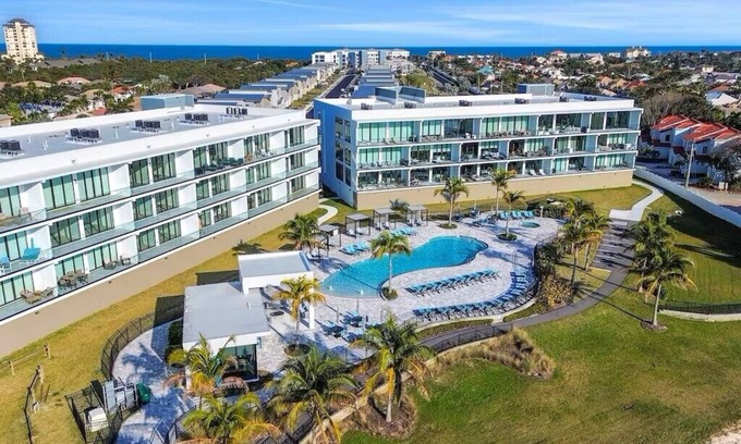 Melbourne Beach Apartment | Riverside Paradise