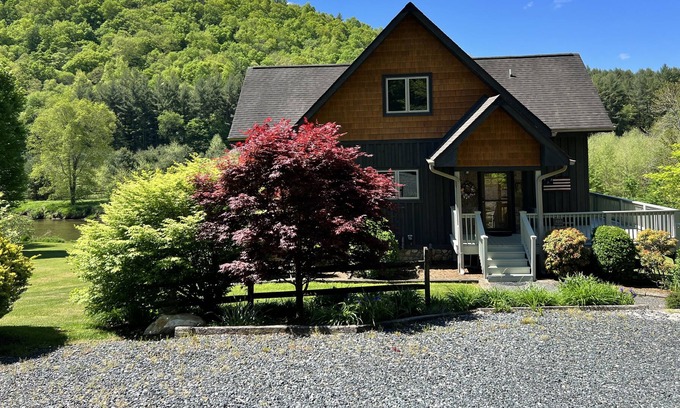 Laurel Springs Cabin | RIVERSIDE REFLECTIONS -Easy River Access, Fire Pit, WiFi & Covered Porch!