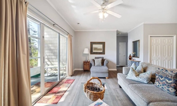 Little River Apartment | Riverside Relaxation – Golf, Beach & More