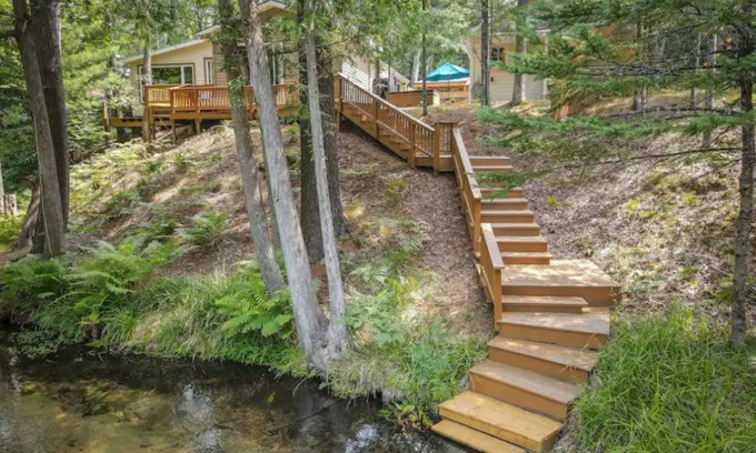 Irons Cottage | Riverside Retreat: Beautiful River Views & Pet Friendly