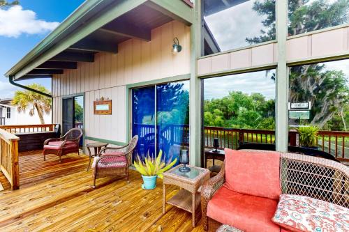 Braden River Apartment | Riverside Serenity - Unit A