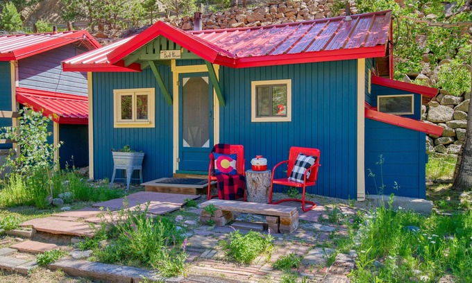 Lyons Cabin | Riverside Studio | Mountain View Artistic Touches