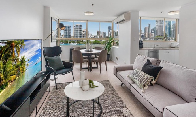 New Farm Apartment | Riverside Studio With Pool, Gym & Parking Near CBD