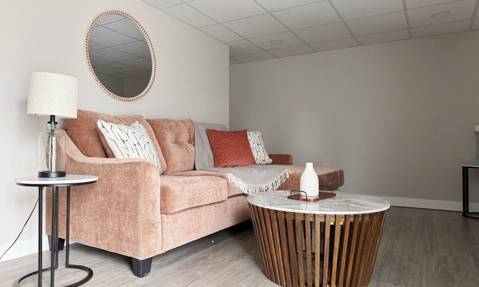 Newburgh Apartment | RiverStone Retreat C