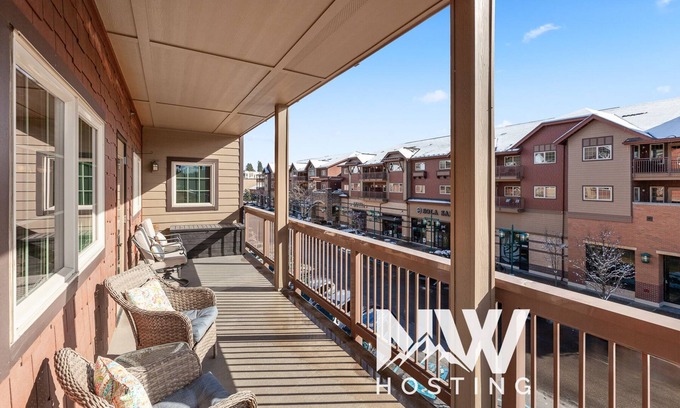 Coeur d'Alene Condo | Riverstone Village—Spacious 2nd Floor Corner Unit w/Wrap-Around Patio, Conveniently Above Shops!