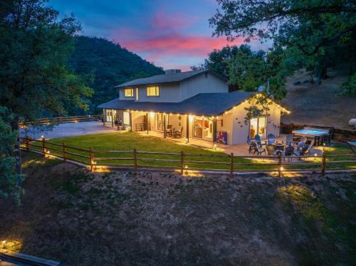 Ahwahnee House | Rivertop Hideaway