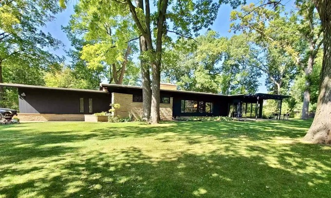 Appleton House | Riverview An Exceptional Mid Century Modern Home