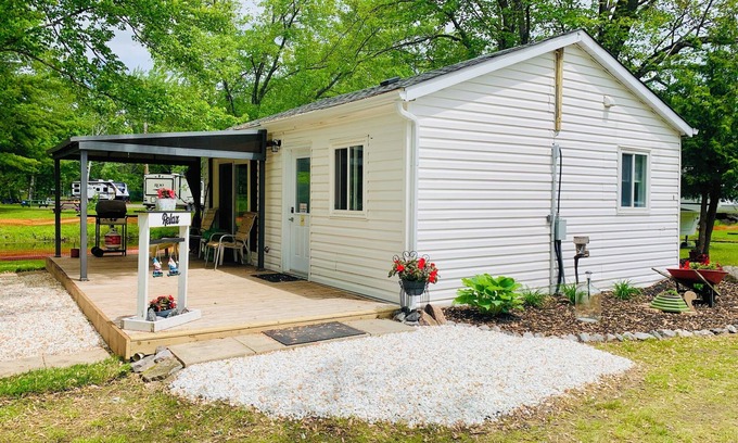 North Bay Cabin | Riverview Cabin Cottage B