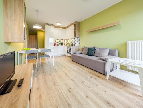 Fabryczna Apartment | Riverwalk Charming Apartment by BookingHost