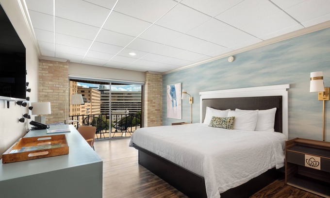 Main - Military Plaza House | RiverWalk Plaza - King with Balcony