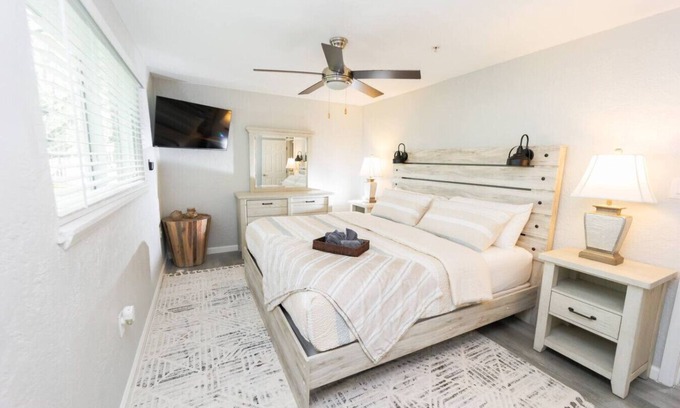 Fort Myers Apartment | Riverwalk Retreat | King Suite