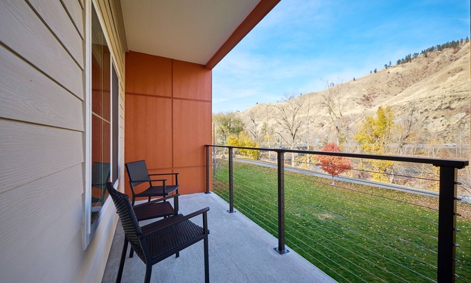 Cashmere Condo | Riverwalk Suites, #210 Your Riverside Retreat!