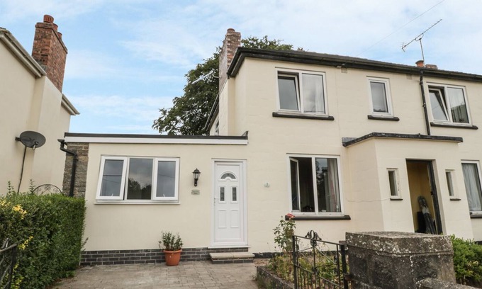 Cheddleton Cottage | ROACHES VIEW, pet friendly, with a garden in Cheddleton