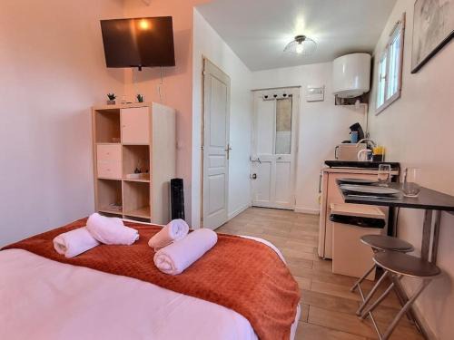 Chelles Apartment | Road Stop Studio *Paris*Disney*Gare*