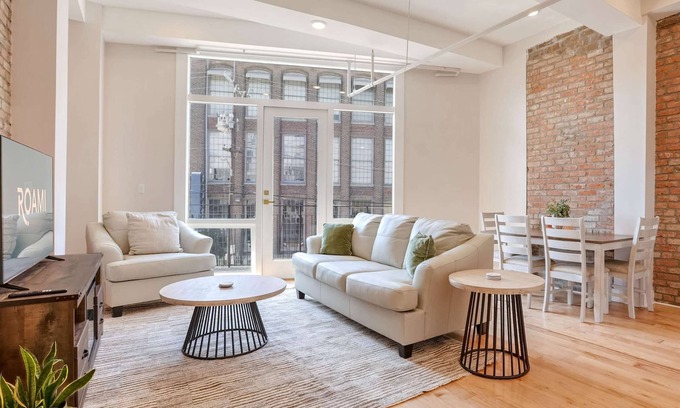 Arts/Warehouse District House | Roami at The Churchill | 2 Bedroom w/Balcony