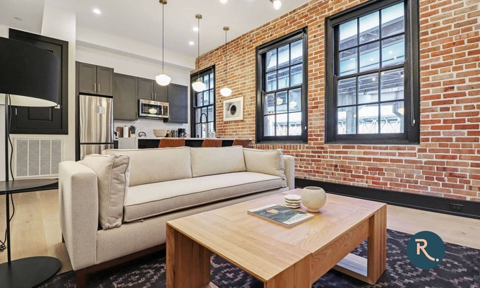 Arts/Warehouse District Hotel | Roami at The Lola Convention Center 1BR #13