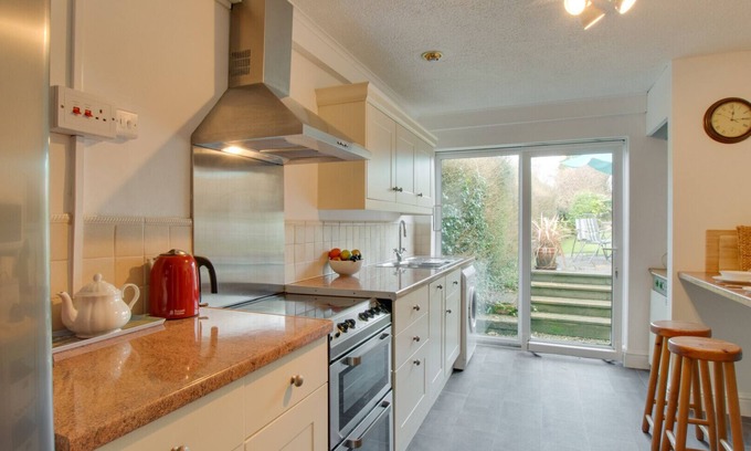 Reynoldston House | Robin Cottage - Two Bedroom House, Sleeps 4