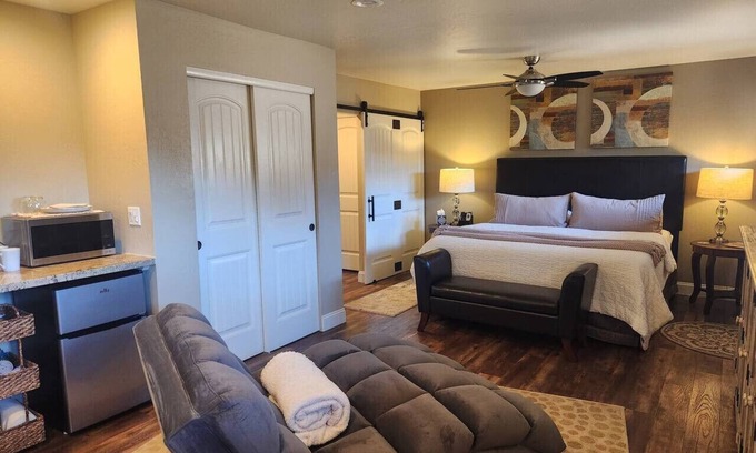 Oak Creek House | Robin's Red Rock Getaway Suite B