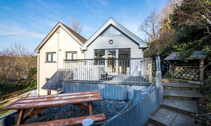 Fishguard House | Rock Cottage - 3 Bedroom Holiday Home - Fishguard
