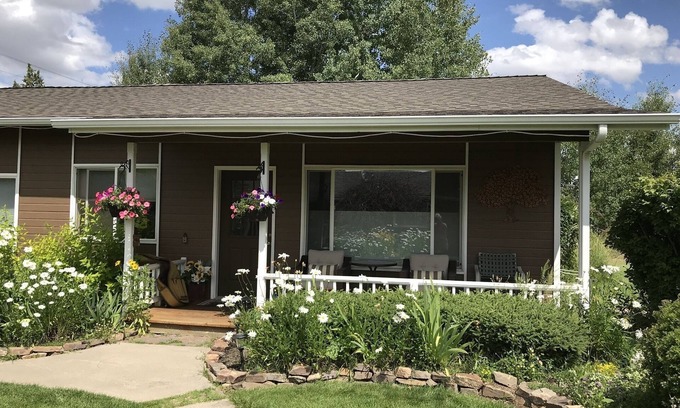 Bend House | Rocking CR Ranch Guesthouse, perfect for those who like to get away from it all