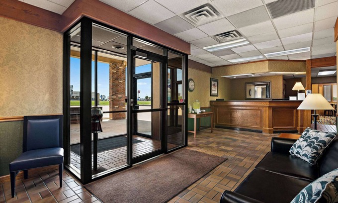 McPherson Hotel | Rodeway Inn McPherson East