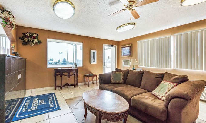 Prattville Hotel | Rodeway Inn Prattville I-65