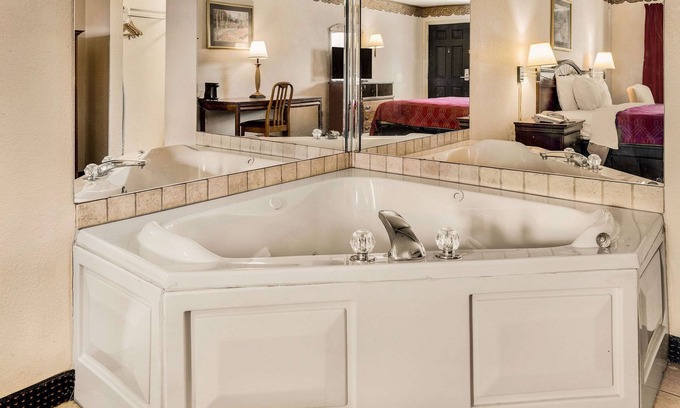 Sandersville Hotel | Rodeway Inn Sandersville