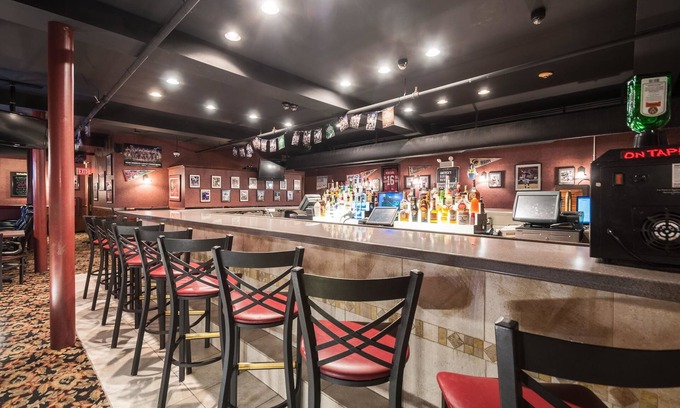 Charles Town Hotel | Rodeway Inn & Suites - Charles Town, WV