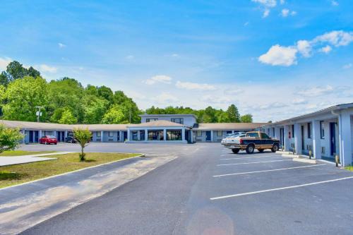 Swainsboro Hotel | Rodeway Inn