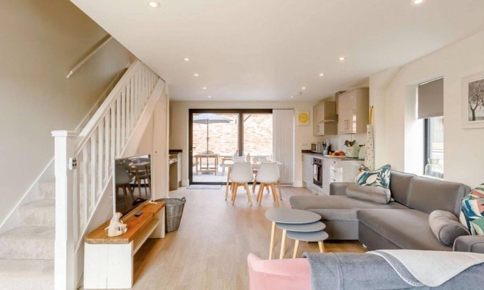 Bishampton Cottage | Roe Cottage - Disabled adapted - 2 bed - hot tub