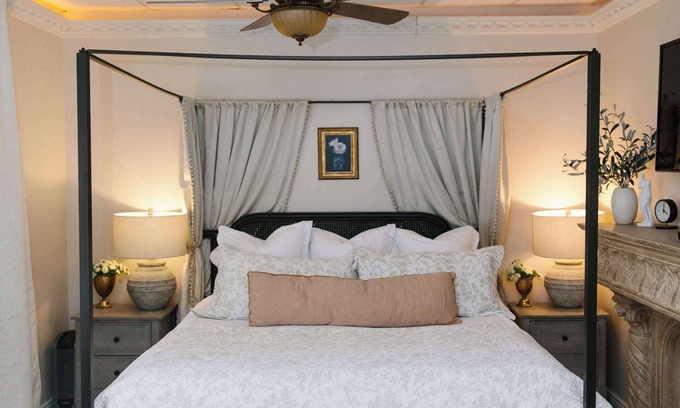 American Fork Bed & Breakfast | Roman Themed Suite, Shower Massage Jets, King Bed!