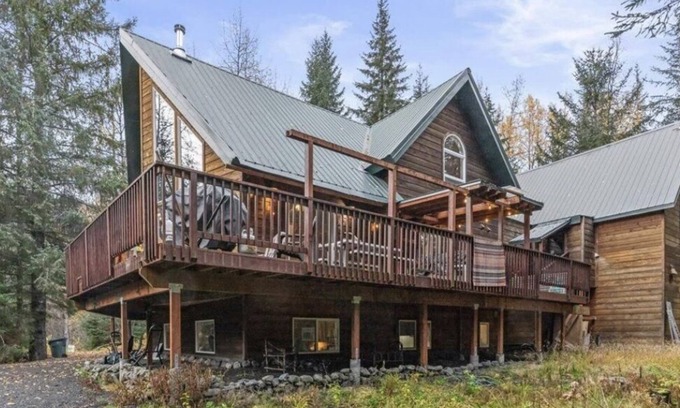 Bear Creek Ski Chalet | Romantic Alaskan Chalet w/Hot Tub
