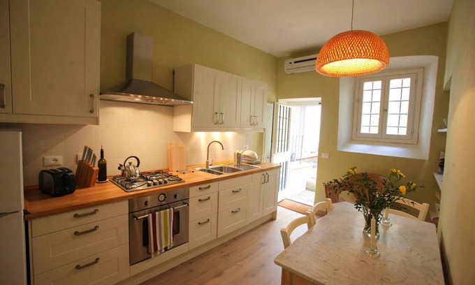 Oltrarno Apartment | Romantic Apartment With Garden 2 Minutes' Walk From Pitti Palace