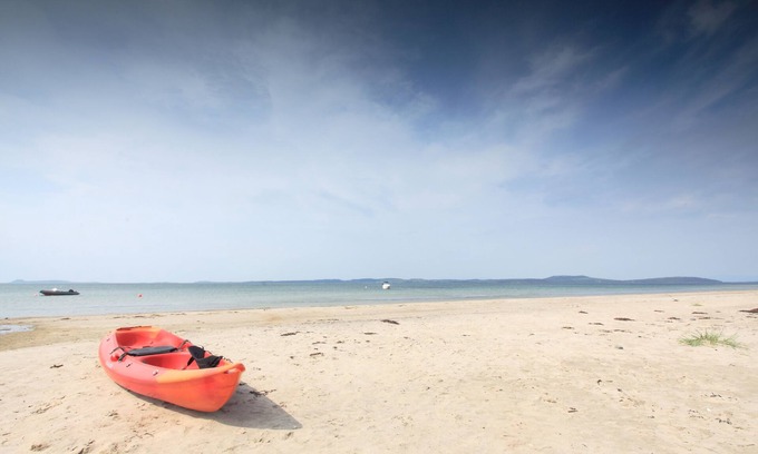 Gigha Ski Chalet | Romantic Beach Front CaraPod with Hot Tub - Kintyre