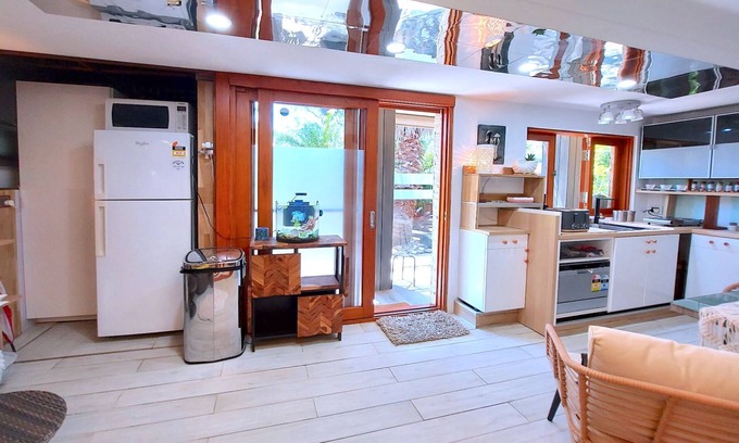 Palm Beach Apartment | Romantic beach Home for Couple at Majestic Palm Beach!