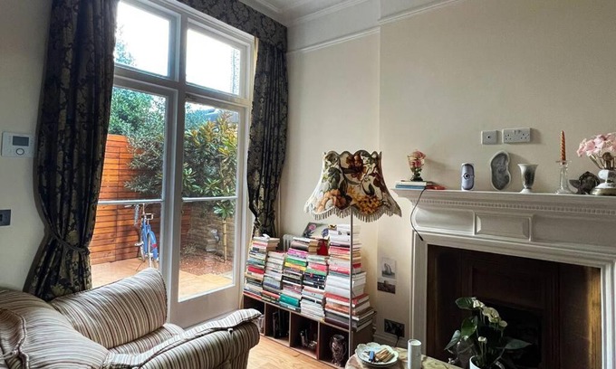 Ravenscourt Park Apartment | Romantic boutique flat in West London